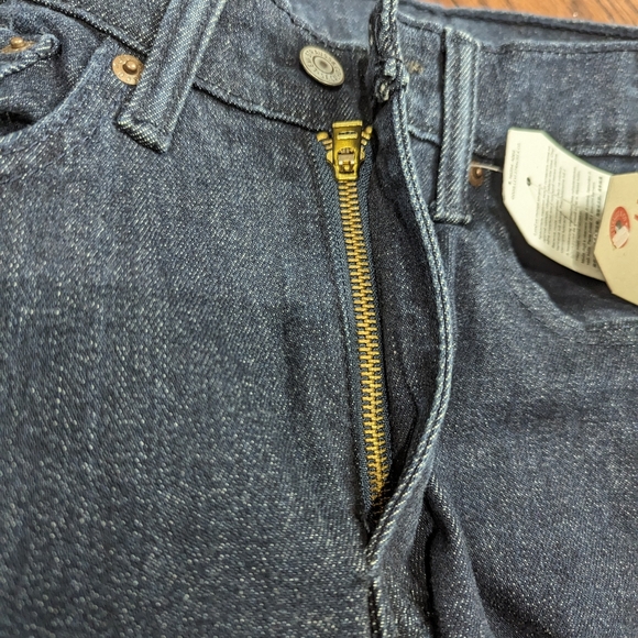 BNWT Levi's 519 Stretch 30x30 - skinny fit - women's - Picture 3 of 9